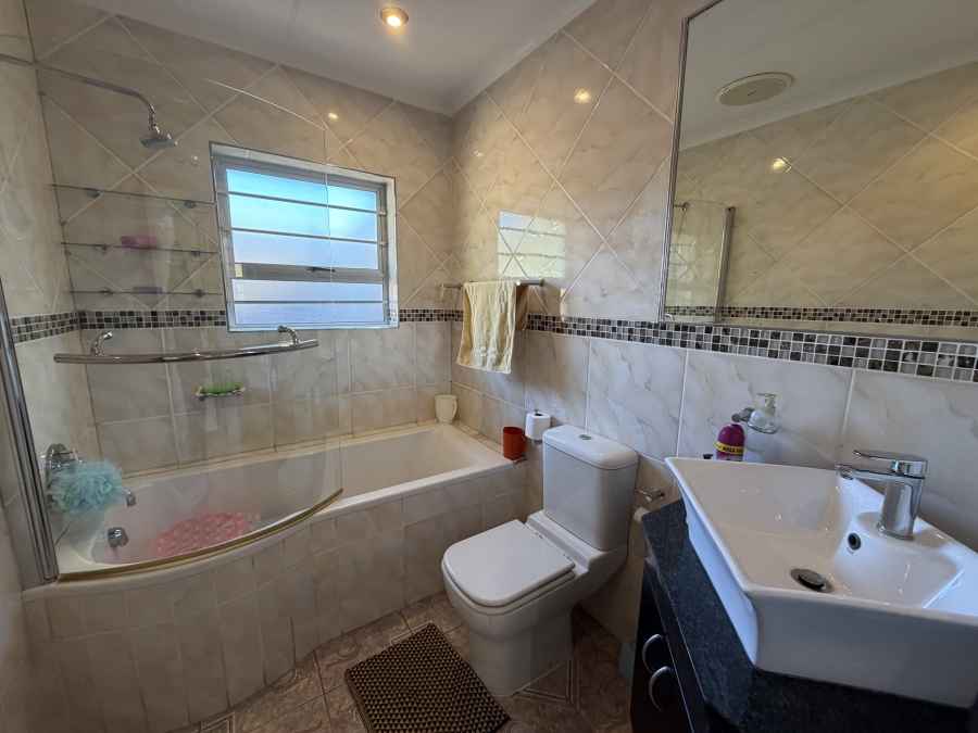 4 Bedroom Property for Sale in Blue Bend Eastern Cape
